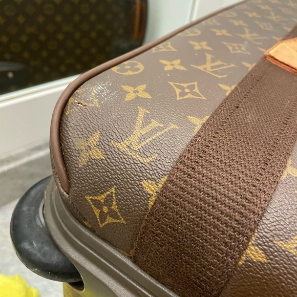Authentic Louis Vuitton suitcase - Picture 15 of 16